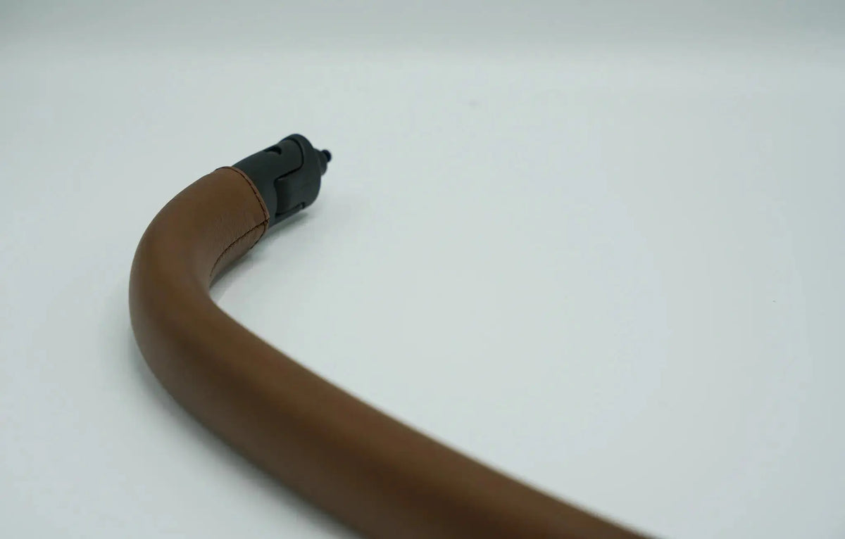 Joie Vinca Spielbügel – Brown Leatherette (Coffee) | Ersatzteil für Kinderwagen Joie
