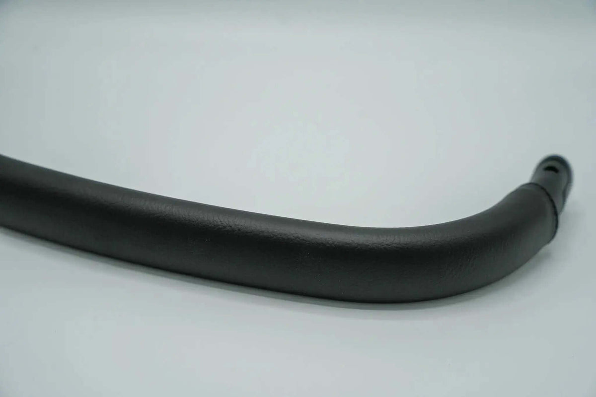 Joie Vinca Spielbügel Black Leatherette Ersatzteil – schwarzes Original-Ersatzteil, seitliche Ansicht