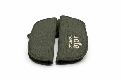 Gurtpolster Signature Joie für Parcel LX – Ersatzpolster in Ebony, Eclipse, Evergreen, Maple & Sandstone - KnirpsExperte