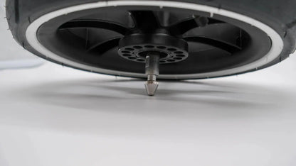 Detailansicht der Unterseite des ABC-Design Hinterrad Salsa 4 Air 12 Zoll, sichtbar ist der Ventilstellplatz für einfaches Aufpumpen
